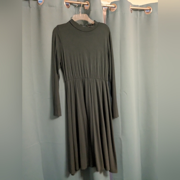 Lulu's hunter green dress - Picture 2 of 3